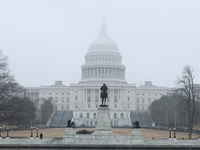 Câmara dos EUA rejeita por estreita resolução para acabar com a guerra de Trump no Irão
