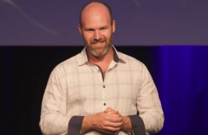 Candidato liberal criticado por chamar feminismo e homossexualidade de ‘demoníacos’ Carston Woodhouse