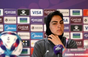 Irã libera bens de capitã de futebol feminino na disputa por asilo na Austrália Capitã da seleção feminina do Irã retira pedido de asilo da Austrália, diz mídia estatal