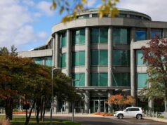 Capital One demitindo mais de 1.100 funcionários na antiga sede da Discover em Riverwoods Capital One demitindo mais de 1.100 funcionários na antiga sede da Discover em Riverwoods