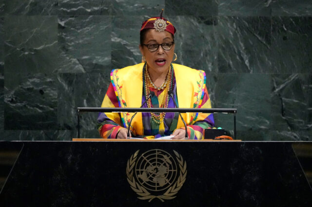 A primeira-ministra de Barbados, Mia Mottley, participa da segunda cúpula anual CARICOM-Índia, em Georgetown, Guiana, quarta-feira, 20 de novembro de 2024. (AP Photo/Matias Delacroix)