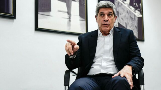 Carlos Fernández de Cossío: Cuba 'prepara-se' para 'possibilidade de agressão militar'
