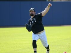 Carlos Rodon se ajustando à velocidade crescente que ‘não faz sentido’ à medida que sua formação nos Yankees continua O arremessador do New York Yankees, Carlos Rodón, lança uma bola multicolorida no campo externo.