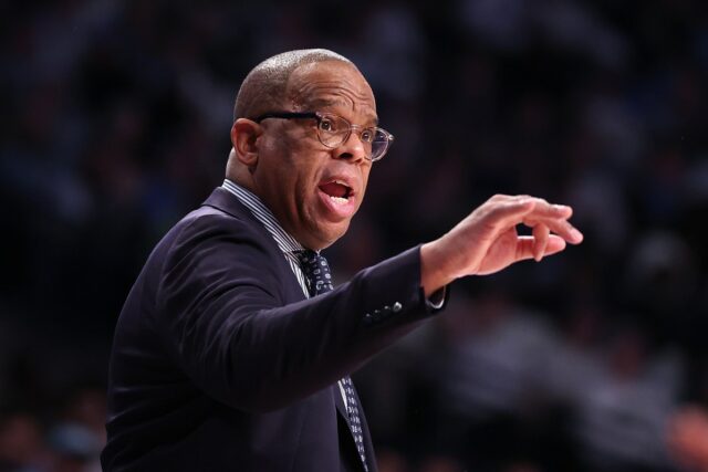 Carolina do Norte se aproxima da decisão de demitir Hubert Head coach Hubert Davis of the North Carolina Tar Heels