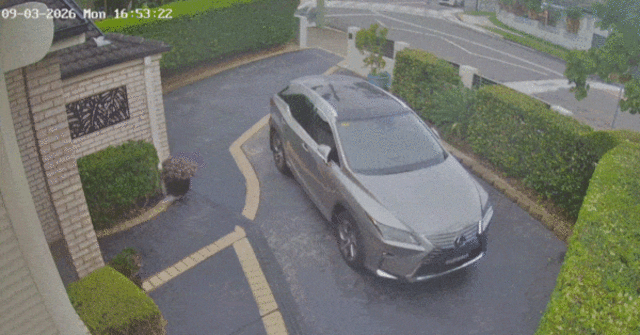 Carro da polícia desvia para casa no oeste de Sydney pela segunda vez em dois anos
