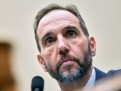 Casa Branca responde após democratas alegarem que Trump manipulou documentos incorretamente Casa Branca responde após democratas alegarem que Trump manipulou documentos incorretamente