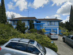 Casa de cinco quartos é vendida por US$ 1,6 milhão em Hayward Adobe Ct. 27896 - Google Street View