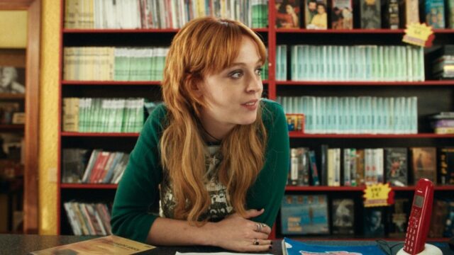 Catalina Sopelana, estrela da Netflix, hit 'The Gardener', para a frente da 'Video Store 2001 ′ (EXCLUSIVO)
