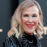 Catherine O'Hara ganha prêmio de ator por 'The Studio' postumamente e é aplaudida de pé