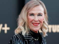 Catherine O’Hara ganha prêmio de ator por ‘The Studio’ postumamente e é aplaudida de pé Catherine O'Hara ganha prêmio de ator por 'The Studio' postumamente e é aplaudida de pé