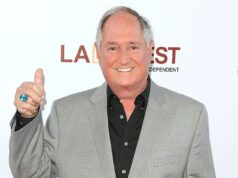 Causa da morte de Neil Sedaka revelada poucas semanas depois de falecer aos 86 anos A causa da morte de Neil Sedaka foi revelada quase três semanas após seu falecimento, aos 86 anos, em 27 de fevereiro; visto em 2014 em Los Angeles