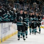 Celebrini e Sherwood se destacam quando os Sharks conquistam uma vitória emocionante sobre os Canadiens