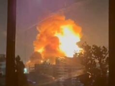 Cenas ‘apocalípticas’ com o ataque a uma refinaria de petróleo iraniana Cenas 'apocalípticas' com o ataque a uma refinaria de petróleo iraniana