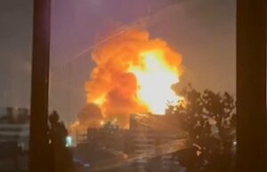 Cenas ‘apocalípticas’ com o ataque a uma refinaria de petróleo iraniana Cenas 'apocalípticas' com o ataque a uma refinaria de petróleo iraniana