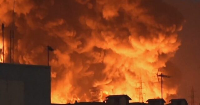 Cenas ‘apocalípticas’ enquanto a capital do Irã é atacada por O céu noturno de Teerã iluminou-se quando as refinarias de petróleo da cidade foram atingidas.