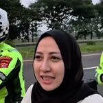 Cerita Mudik Tak Terlupakan Tertinggal na área de descanso, Wanita Ini Diantar Pakai Motor Patwal