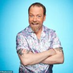 Rindo: o comediante Rufus Hound gosta do que faz e não tem planos de se aposentar, então espera trabalhar até os 60 anos ou mais