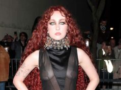 Chappell Roan Rocks vestido transparente e look sem costas com tanga em Paris Os melhores looks da Fashion Week da primavera de 2026: Emma Watson, Lana Del Rey, mais