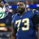 Mekhi Becton com os Chargers em outubro de 2025.