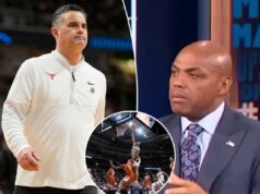 Charles Barkley acusa o técnico do Texas, Sean Miller, de cometer um erro caro ao esmagar a derrota do March Madness Charles Barkley acusa o técnico do Texas, Sean Miller, de cometer um erro caro ao esmagar a derrota do March Madness