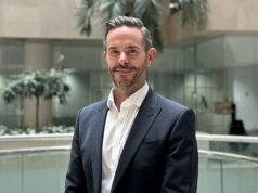 Chefe da NS&I demitido em meio a polêmica sobre escândalo de poupança multimilionária Dax Harkins foi informado de sua demissão da National Savings and Investments esta manhã em uma reunião com funcionários do Tesouro