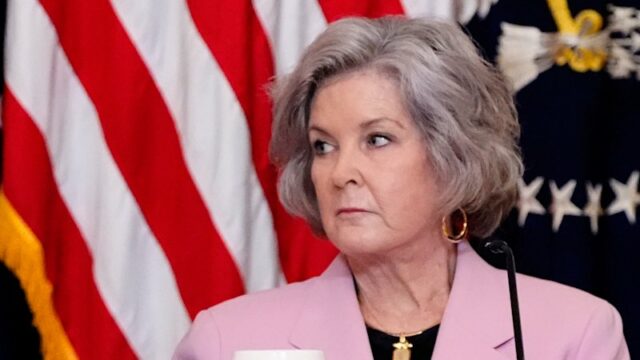 Chefe de gabinete de Trump, Susie Wiles, diagnosticada com câncer Michael Koziol