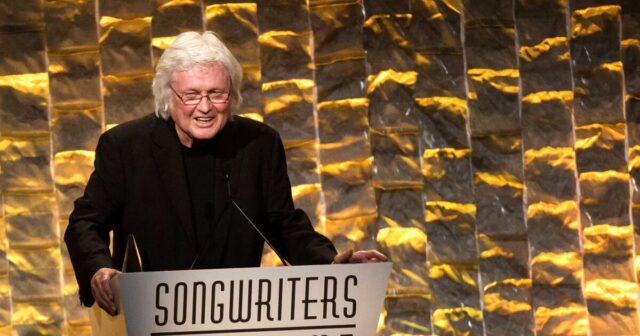 Chip Taylor, compositor de 'Wild Thing', morre aos 86 anos
