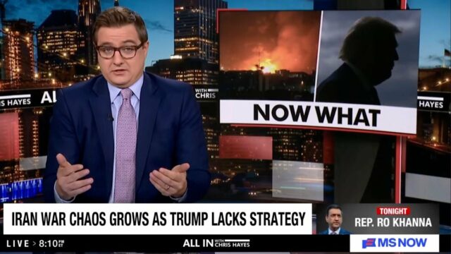 Stephen Colbert recebe o prêmio Outstanding Talk Series por 