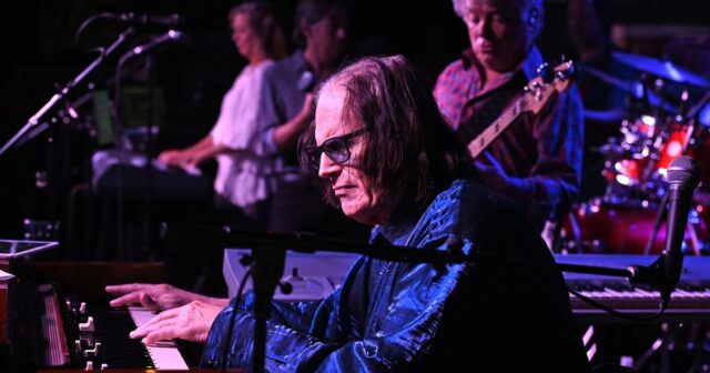 Christopher North, do Ambrosia, tecladista de criadores de sucessos de soft rock, morre aos 75 anos
