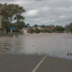 Cidade de Queensland será cortada pela metade em horas, à medida que as águas atingem grandes níveis de inundação