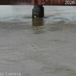 Cidade enfrenta desastre de inundação enquanto duas baixas tropicais despejam chuva