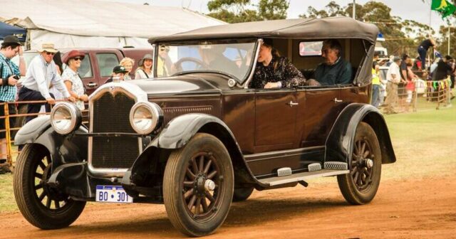 Cidade traz de volta o amado salão do automóvel: 'cargas' de equipamentos vintage em exibição
