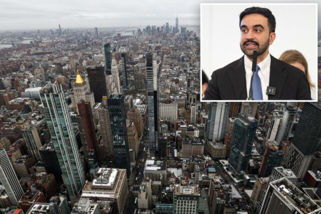 Zohran Mamdani falando em uma audiência da Rental Ripoff na Fordham University.