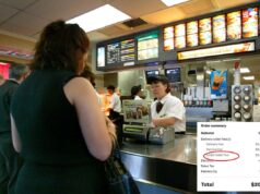 Clientes do McDonald’s fartos de cobranças surpresa em pedidos on-line: ‘É uma fraude’ Clientes do McDonald's fartos de cobranças surpresa em pedidos on-line: 'É uma fraude'