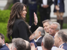 Clipes da semana: Trump bombardeia o Irã e chuta Kristi Noem Clipes da semana: Trump bombardeia o Irã e chuta Kristi Noem