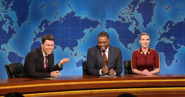 As piadas mais engraçadas de Colin Jost sobre a esposa Scarlett Johansson na 49ª temporada de 'Saturday Night Live' apresentadas