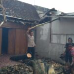 Colocando Beliung Terjang Blora, Rumah Warga Rusak e Serambi Masjid Roboh