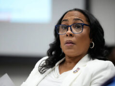 Com seus candidatos perdendo na região metropolitana de Atlanta, o Partido Republicano da Geórgia busca remover rótulos partidários Yahoo news home