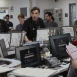 Comentário: Enquanto 'The Pitt' sofre um colapso digital, um humano com experiência analógica salva o dia