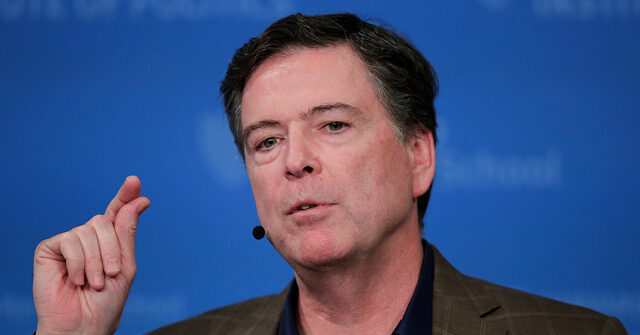 Comey se lembra de ter cantado uma música de Beyoncé Comey se lembra de ter cantado uma música de Beyoncé durante o briefing do FBI 'Sandcastles' de 2016