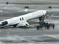 Comissário de bordo encontrado vivo amarrado ao assento que caiu no chão do avião em acidente mortal em Nova York Yahoo news home