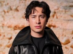 Como Hudson Williams conseguiu uma pele ‘fresca, hidratada e brilhante’ no desfile da Balenciaga – basicamente sem dormir Produto de cuidado da pele IS Clinical Daily Dynamic Hydrator.