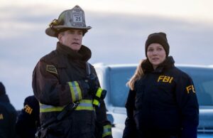 Como ‘One Chicago’ conseguiu um crossover épico para atingir o recorde da temporada de 6,4 milhões de espectadores (EXCLUSIVO) Como 'One Chicago' conseguiu um crossover épico para atingir o recorde da temporada de 6,4 milhões de espectadores (EXCLUSIVO)