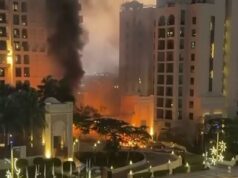 Como REALMENTE é a vida em Dubai devastado pela guerra: a brilhante fantasia do influenciador livre de impostos está se desfazendo à medida que expatriados são presos e tratados como criminosos por simplesmente tirarem uma foto dos danos do drone e enviarem para parentes preocupados À medida que imagens de explosões, ataques de drones e prisões começam a se espalhar, a narrativa começa a desmoronar. Hotel Palm Jumeirah em Dubai é fotografado em chamas