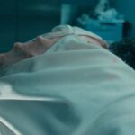 Como 'The Beauty' construiu sua estética de terror corporal usando 200 galões de silicone e baldes de gosma