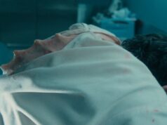 Como ‘The Beauty’ construiu sua estética de terror corporal usando 200 galões de silicone e baldes de gosma Como 'The Beauty' construiu sua estética de terror corporal usando 200 galões de silicone e baldes de gosma