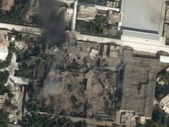Como a CIA identificou – e condenou – uma reunião de líderes iranianos Uma imagem de satélite mostra graves danos ao complexo do aiatolá Ali Khamenei em Teerã.