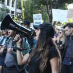 Como a diáspora iraniana de Los Angeles está a enfrentar a guerra dos EUA contra o Irão