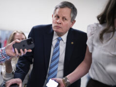 Como a enxurrada de republicanos que se aposentam sinaliza uma crescente onda azul O deputado Tony Gonzales, R-Texas, fala durante uma entrevista coletiva sobre melhorias na segurança escolar no North East Independent School District em frente ao novo Wilshire Safety Training Center na sexta-feira, 6 de fevereiro de 2026. (Blaine Young/The San Antonio Express-News via AP)