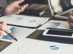 Como a história da LPL Financial Holdings (LPLA) está mudando à medida que os analistas buscam o reequilíbrio NasdaqGS:LPLA Gráfico de preços de ações de 1 ano